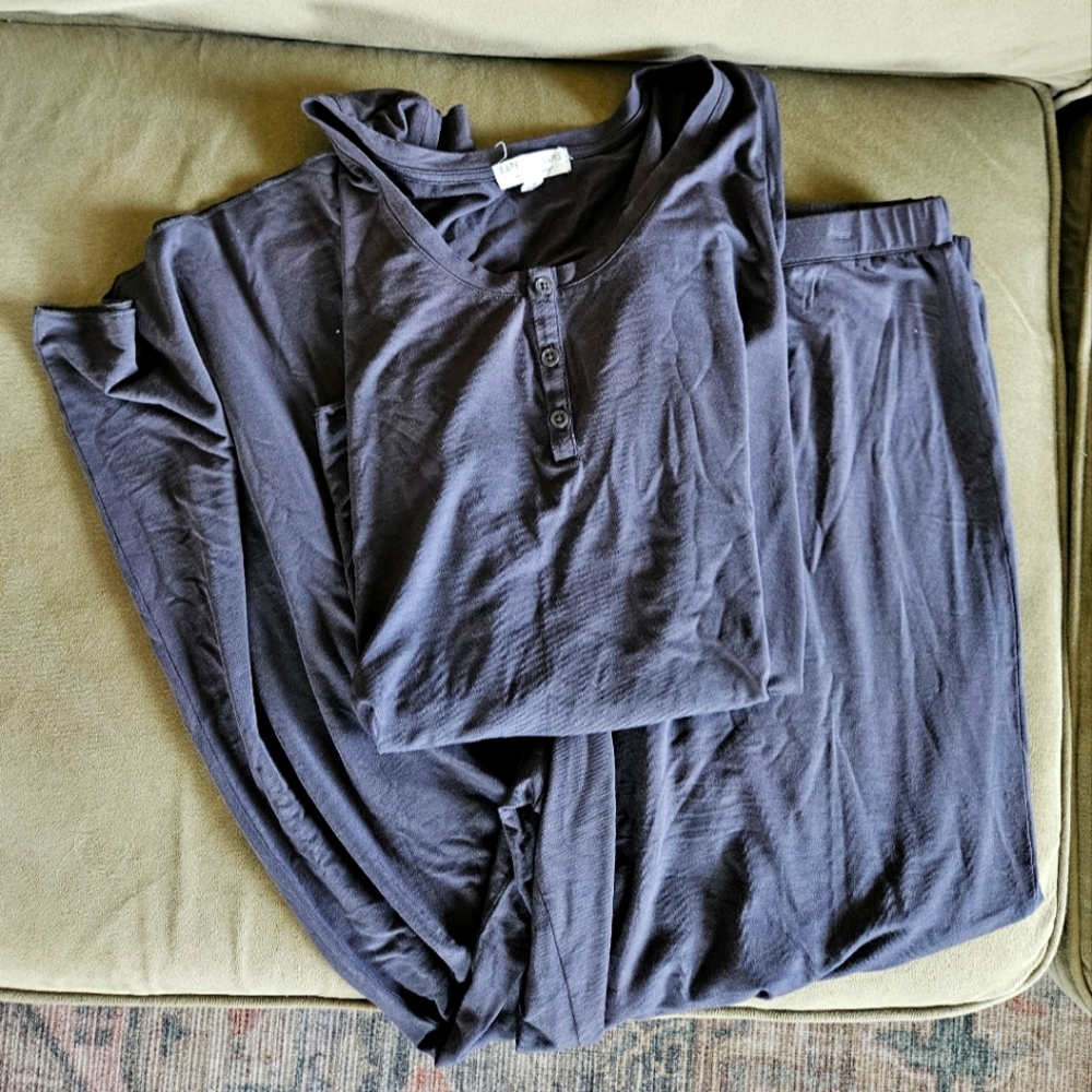 Barefoot dreams pajama set- gray